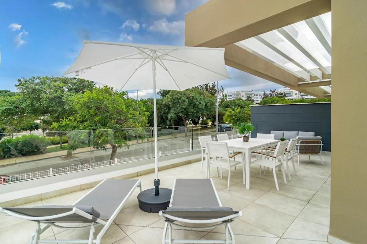 Bright 2-Bedroom Apartment With A Terrace And Pool Estepona