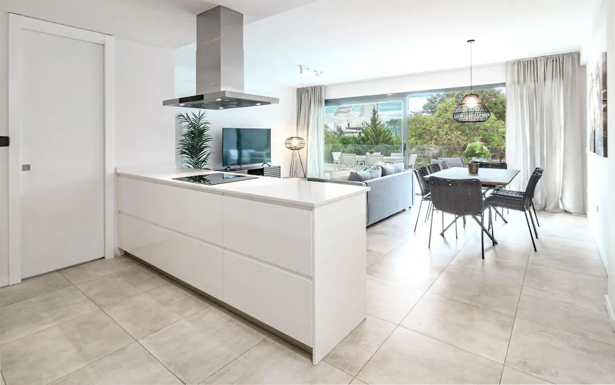 Bright 2-Bedroom Apartment With A Terrace And Pool Estepona