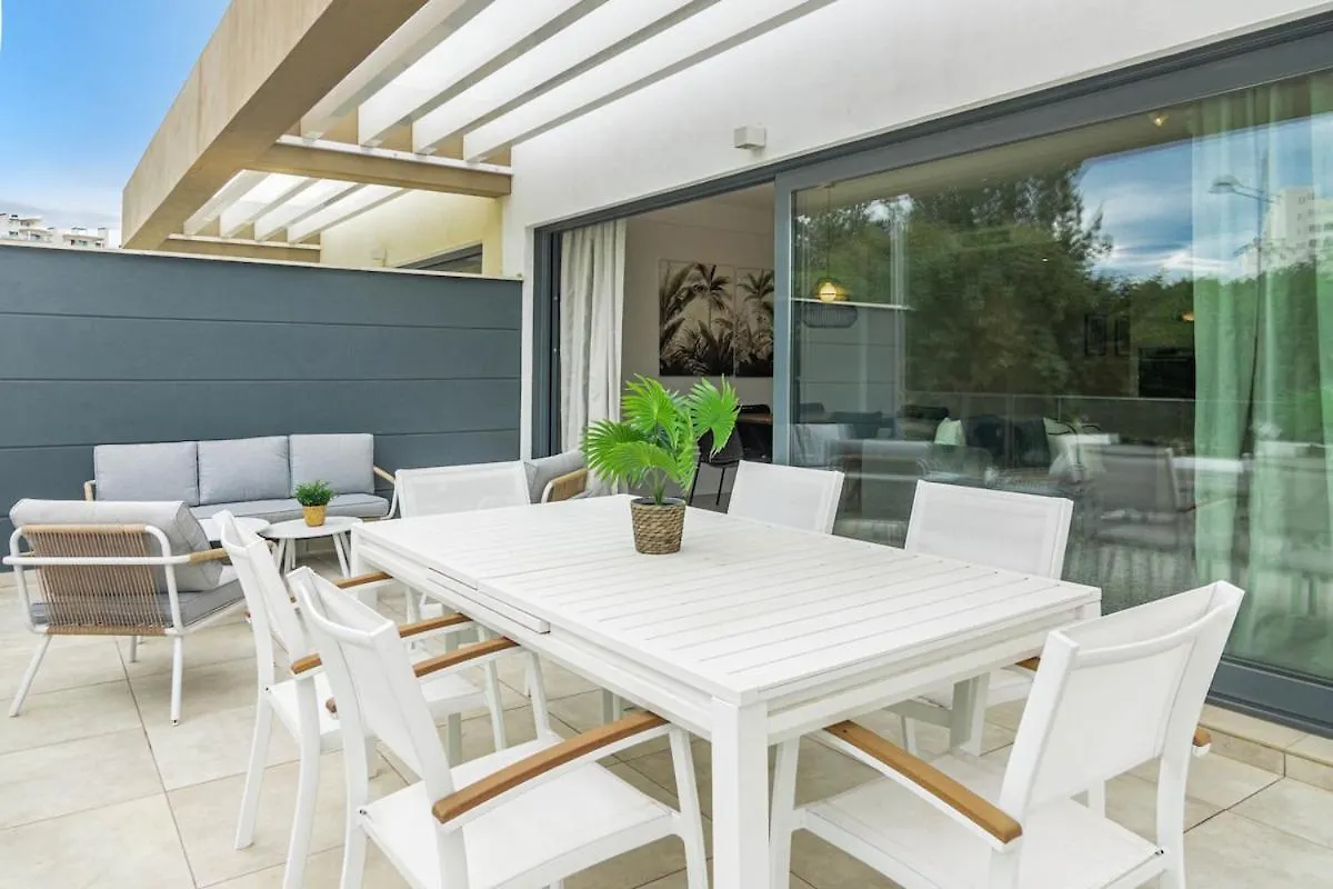 Bright 2-Bedroom Apartment With A Terrace And Pool Estepona