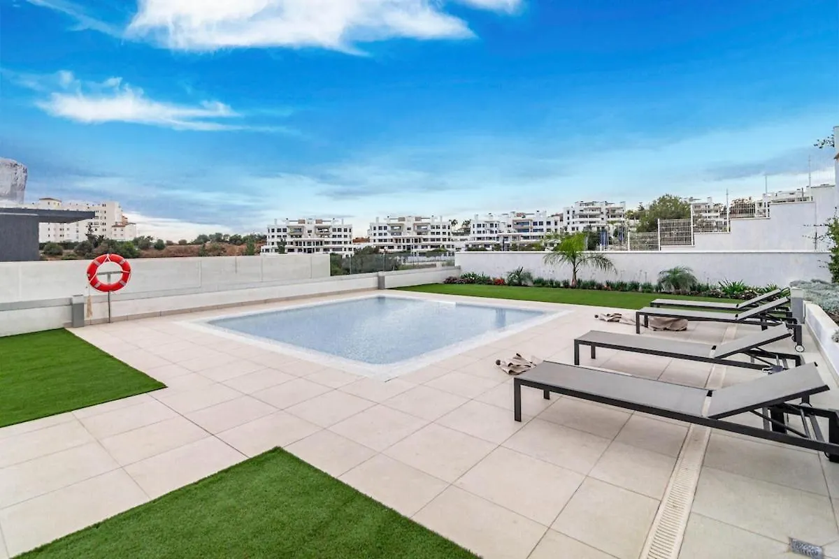 Bright 2-Bedroom Apartment With A Terrace And Pool Estepona