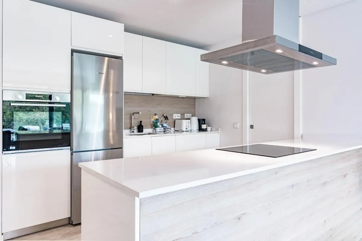 אסטפונה Bright 2-Bedroom Apartment With A Terrace And Pool