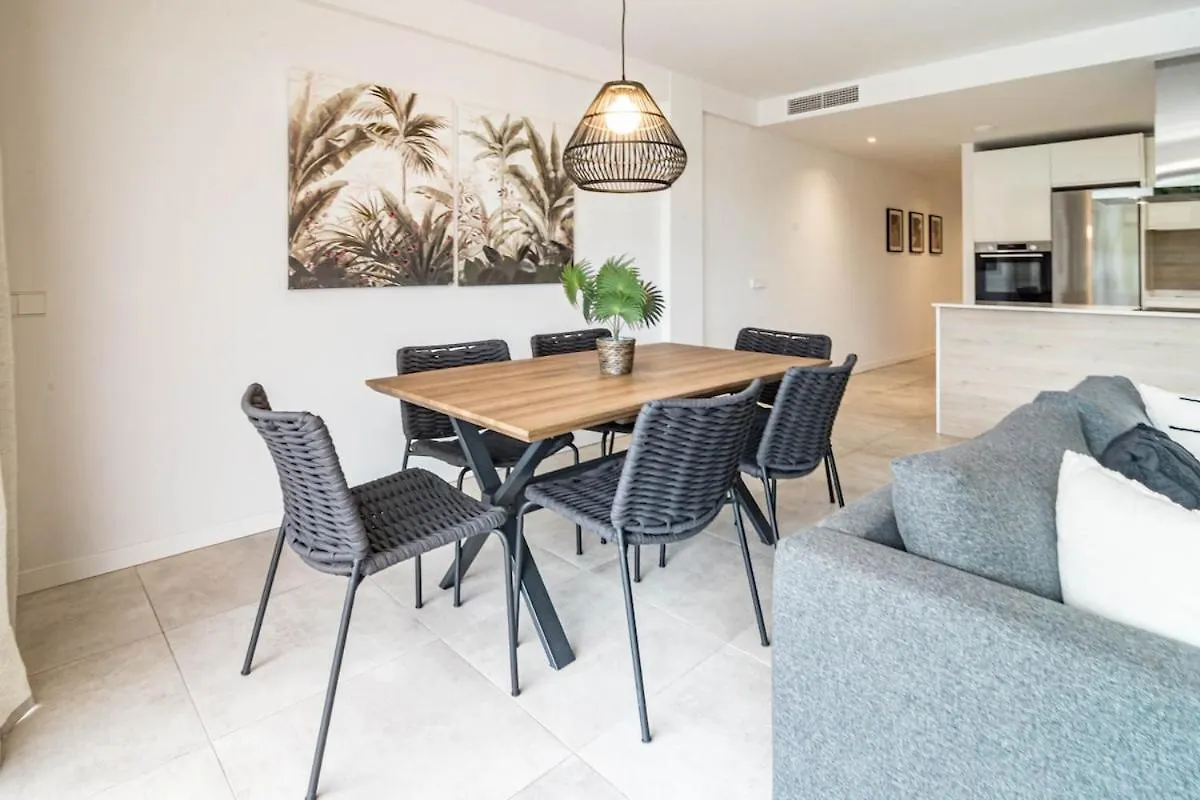 Bright 2-Bedroom Apartment With A Terrace And Pool Estepona
