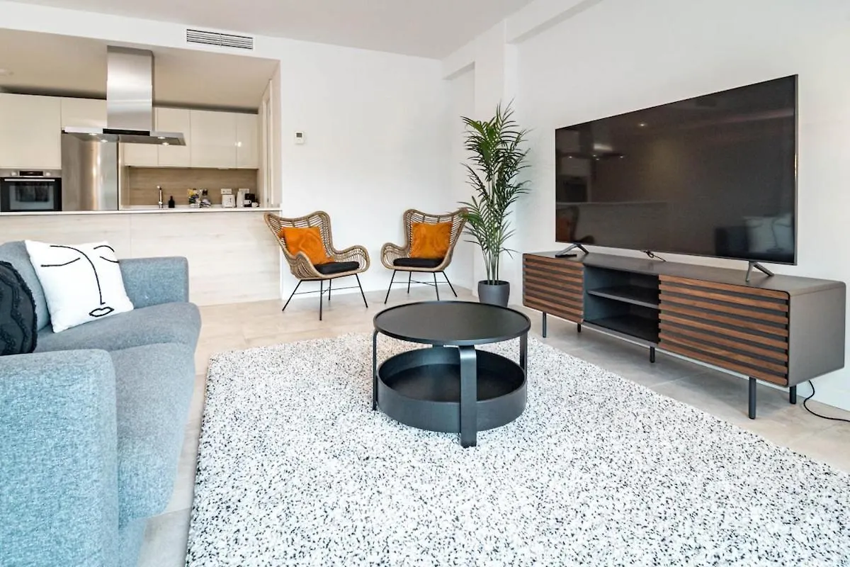 Bright 2-Bedroom Apartment With A Terrace And Pool Estepona